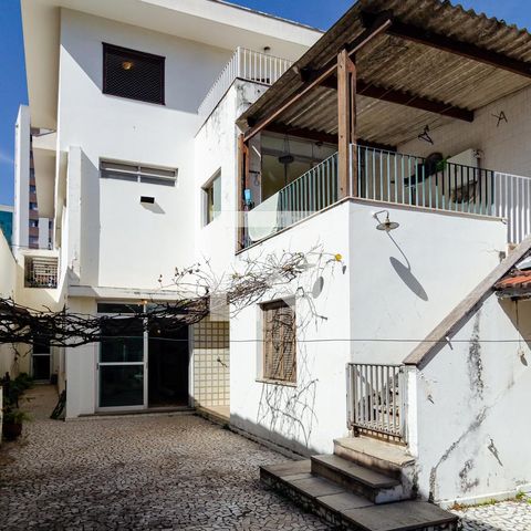 Casa à venda com 320m², 4 quartos e 3 vagas Casa à venda com 320m², 4 quartos e 3 vagasQuintal