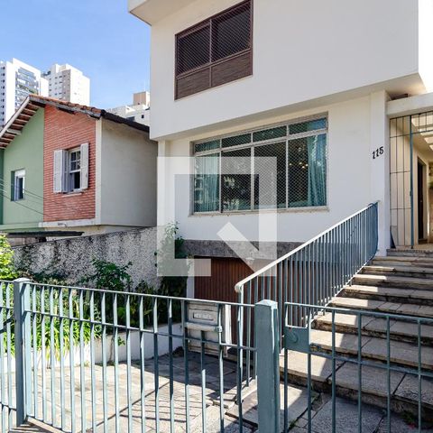 Casa à venda com 320m², 4 quartos e 3 vagas Casa à venda com 320m², 4 quartos e 3 vagasFachada