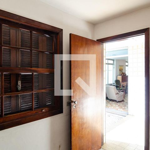 Casa à venda com 320m², 4 quartos e 3 vagas Casa à venda com 320m², 4 quartos e 3 vagasQuarto de Serviço
