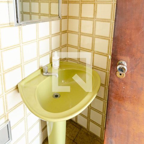 Casa à venda com 320m², 4 quartos e 3 vagas Casa à venda com 320m², 4 quartos e 3 vagasBanheiro de Serviço
