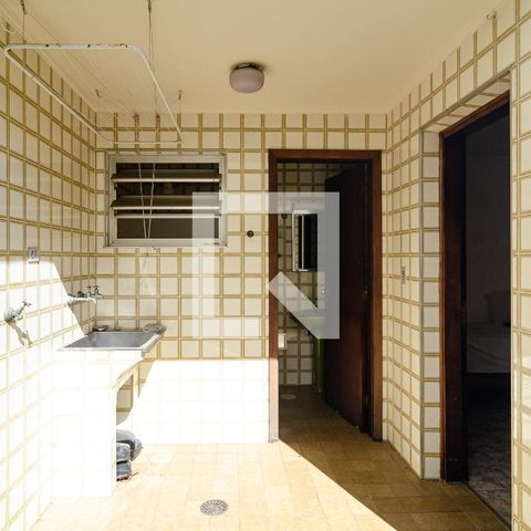 Casa à venda com 320m², 4 quartos e 3 vagas Casa à venda com 320m², 4 quartos e 3 vagasLavanderia 2