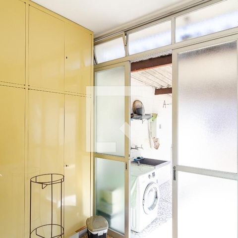 Casa à venda com 320m², 4 quartos e 3 vagas Casa à venda com 320m², 4 quartos e 3 vagasCozinha