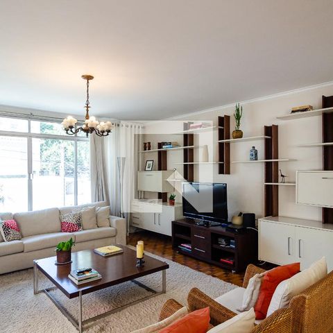 Casa à venda com 320m², 4 quartos e 3 vagas Casa à venda com 320m², 4 quartos e 3 vagasSala