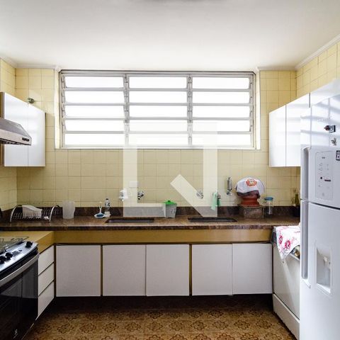 Casa à venda com 320m², 4 quartos e 3 vagas Casa à venda com 320m², 4 quartos e 3 vagasCozinha