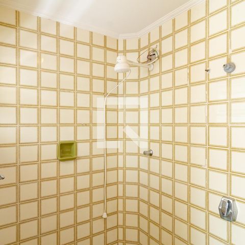 Casa à venda com 320m², 4 quartos e 3 vagas Casa à venda com 320m², 4 quartos e 3 vagasBanheiro de Serviço