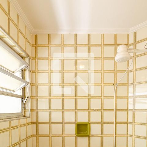 Casa à venda com 320m², 4 quartos e 3 vagas Casa à venda com 320m², 4 quartos e 3 vagasBanheiro de Serviço