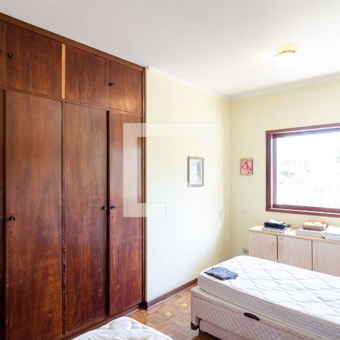 Casa à venda com 320m², 4 quartos e 3 vagas Casa à venda com 320m², 4 quartos e 3 vagasQuarto 4