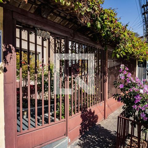 Casa à venda com 196m², 3 quartos e 3 vagas Casa à venda com 196m², 3 quartos e 3 vagasFachada da Casa
