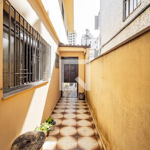 Casa à venda com 196m², 3 quartos e 3 vagas Casa à venda com 196m², 3 quartos e 3 vagasCorredor do Quintal