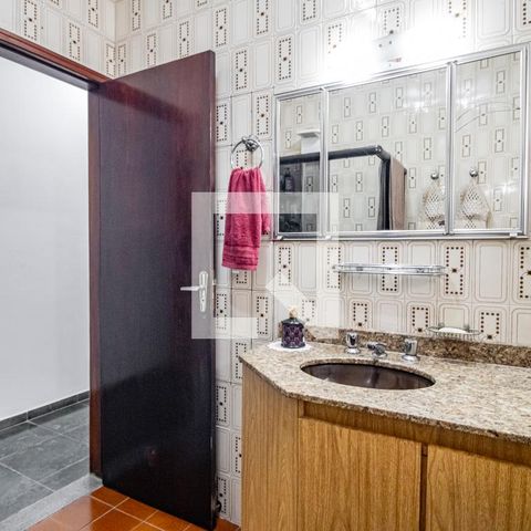 Casa à venda com 196m², 3 quartos e 3 vagas Casa à venda com 196m², 3 quartos e 3 vagasBanheiro 01