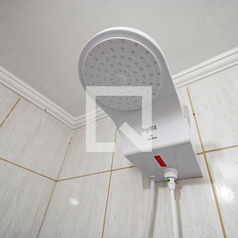 Casa à venda com 196m², 3 quartos e 3 vagas Casa à venda com 196m², 3 quartos e 3 vagasBanheiro de Serviço - Chuveiro