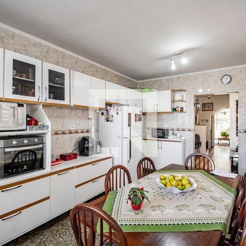 Casa à venda com 196m², 3 quartos e 3 vagas Casa à venda com 196m², 3 quartos e 3 vagasCozinha