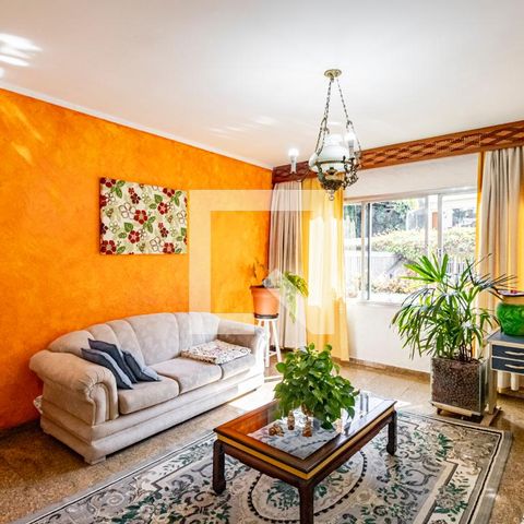 Casa à venda com 196m², 3 quartos e 3 vagas Casa à venda com 196m², 3 quartos e 3 vagasSala
