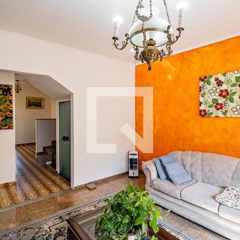 Casa à venda com 196m², 3 quartos e 3 vagas Casa à venda com 196m², 3 quartos e 3 vagasSala