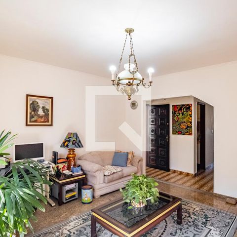 Casa à venda com 196m², 3 quartos e 3 vagas Casa à venda com 196m², 3 quartos e 3 vagasSala