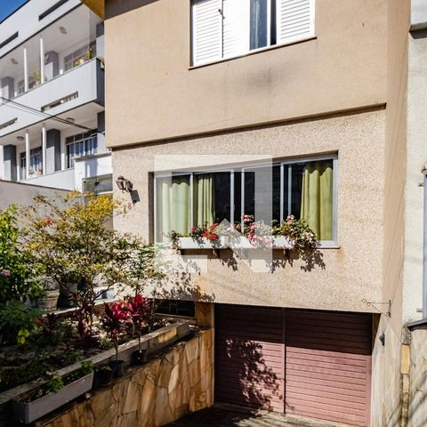 Casa à venda com 196m², 3 quartos e 3 vagas Casa à venda com 196m², 3 quartos e 3 vagasFachada da Casa