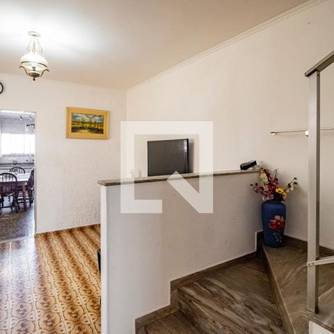 Casa à venda com 196m², 3 quartos e 3 vagas Casa à venda com 196m², 3 quartos e 3 vagasSala de TV