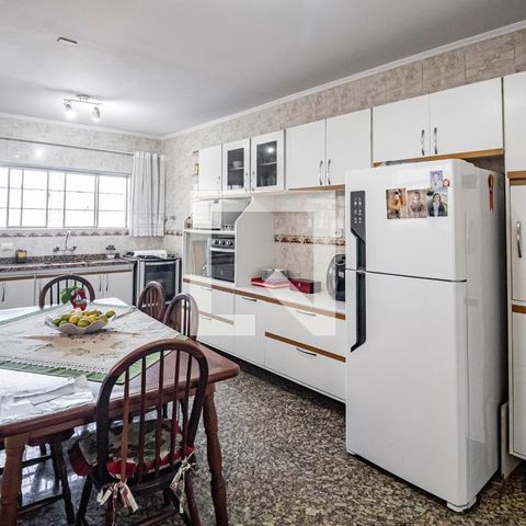 Casa à venda com 196m², 3 quartos e 3 vagas Casa à venda com 196m², 3 quartos e 3 vagasCozinha