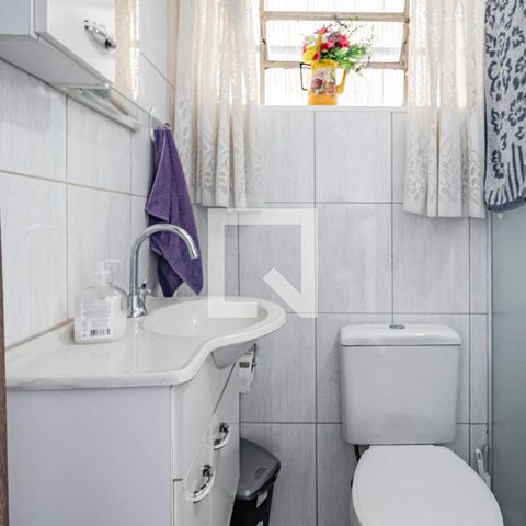 Casa à venda com 196m², 3 quartos e 3 vagas Casa à venda com 196m², 3 quartos e 3 vagasBanheiro de Serviço