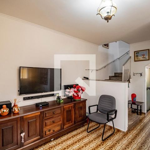 Casa à venda com 196m², 3 quartos e 3 vagas Casa à venda com 196m², 3 quartos e 3 vagasSala de TV