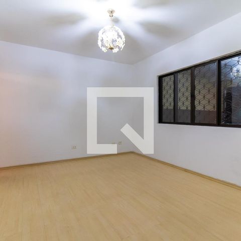 Casa à venda com 163m², 3 quartos e 2 vagas Casa à venda com 163m², 3 quartos e 2 vagasSala