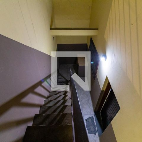 Casa à venda com 163m², 3 quartos e 2 vagas Casa à venda com 163m², 3 quartos e 2 vagasEscada da Área de Serviço