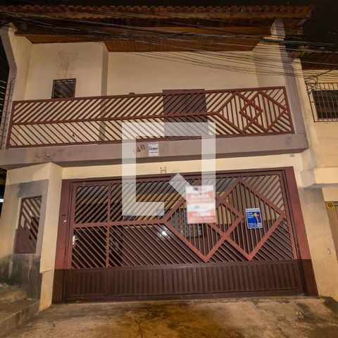 Casa à venda com 163m², 3 quartos e 2 vagas Casa à venda com 163m², 3 quartos e 2 vagasFachada