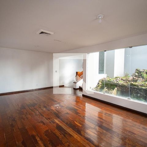 Casa à venda com 670m², 4 quartos e 6 vagassala