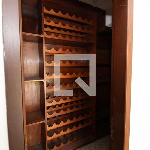 Casa à venda com 670m², 4 quartos e 6 vagasadega