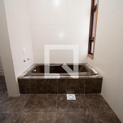 Casa à venda com 670m², 4 quartos e 6 vagasBanheiro