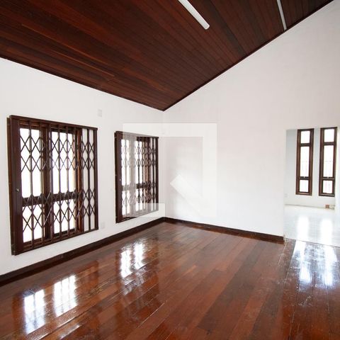 Casa à venda com 670m², 4 quartos e 6 vagassala