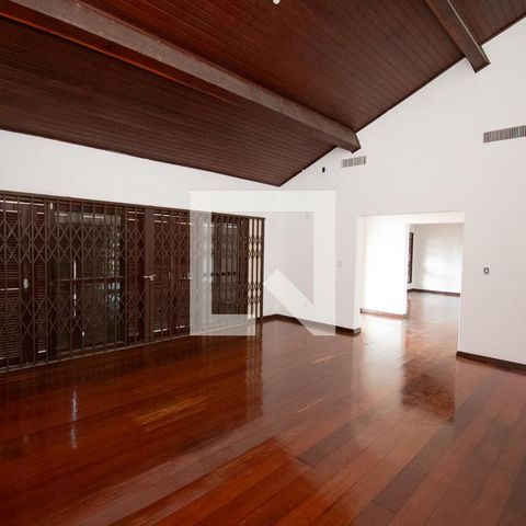 Casa à venda com 670m², 4 quartos e 6 vagassala