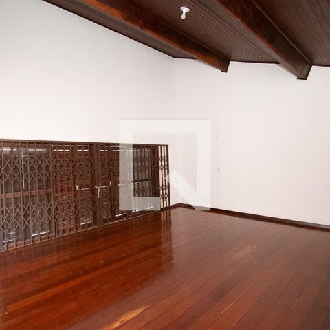 Casa à venda com 670m², 4 quartos e 6 vagassala