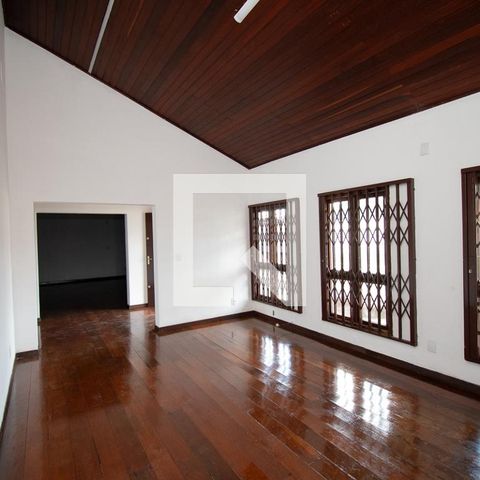 Casa à venda com 670m², 4 quartos e 6 vagassala