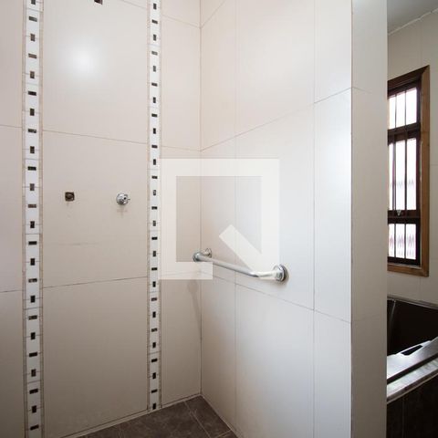 Casa à venda com 670m², 4 quartos e 6 vagasBanheiro