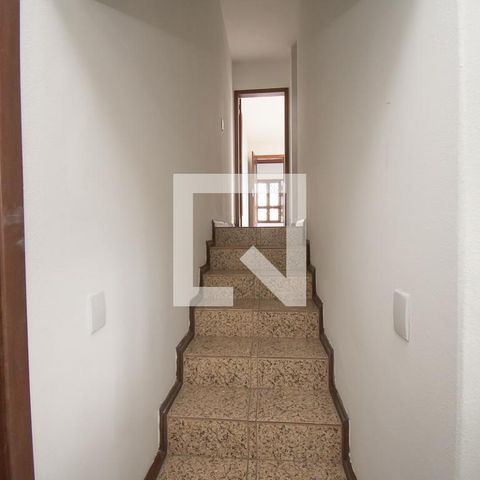 Casa à venda com 670m², 4 quartos e 6 vagasescadaria
