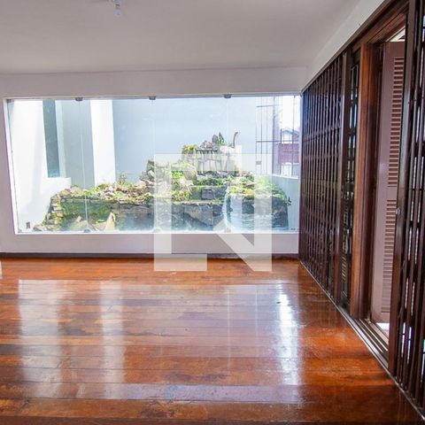 Casa à venda com 670m², 4 quartos e 6 vagassala
