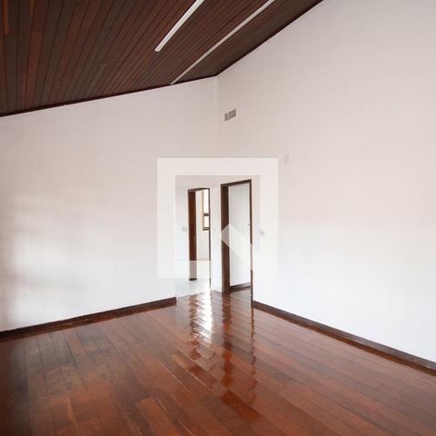 Casa à venda com 670m², 4 quartos e 6 vagassala