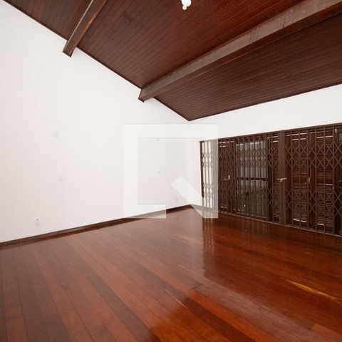 Casa à venda com 670m², 4 quartos e 6 vagassala