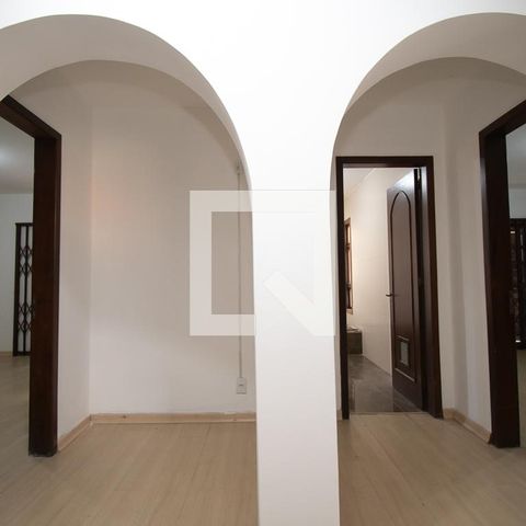 Casa à venda com 670m², 4 quartos e 6 vagascorredor