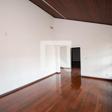 Casa à venda com 670m², 4 quartos e 6 vagassala