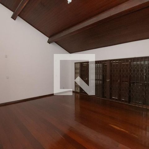 Casa à venda com 670m², 4 quartos e 6 vagassala