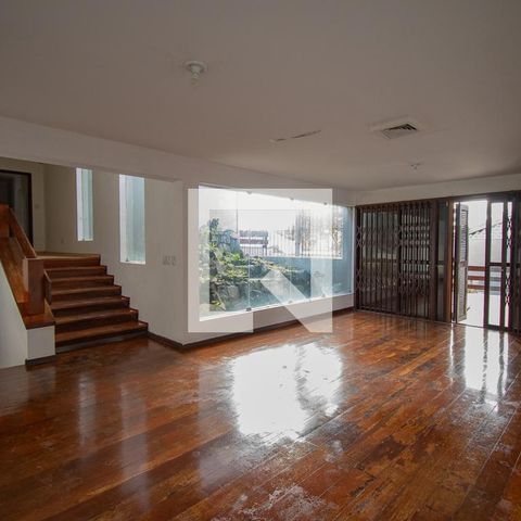 Casa à venda com 670m², 4 quartos e 6 vagassala