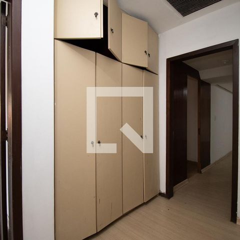 Casa à venda com 670m², 4 quartos e 6 vagascorredor