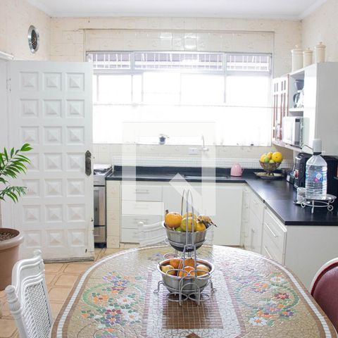 Casa à venda com 406m², 6 quartos e 3 vagas Casa à venda com 406m², 6 quartos e 3 vagasCozinha
