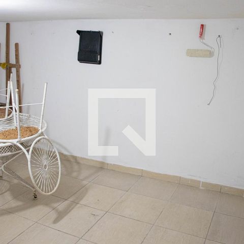Casa à venda com 406m², 6 quartos e 3 vagas Casa à venda com 406m², 6 quartos e 3 vagasQuarto 4