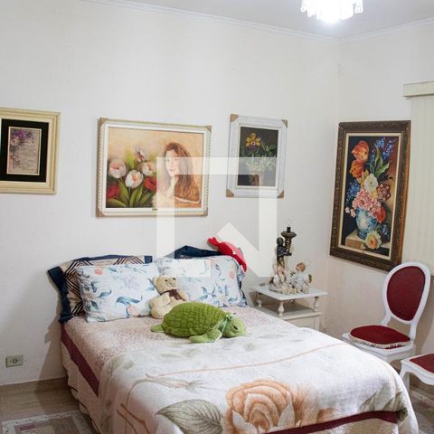 Casa à venda com 406m², 6 quartos e 3 vagas Casa à venda com 406m², 6 quartos e 3 vagasQuarto 2