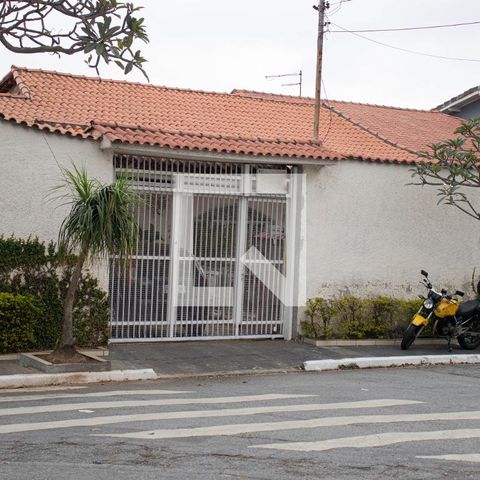 Casa à venda com 406m², 6 quartos e 3 vagas Casa à venda com 406m², 6 quartos e 3 vagasFachada