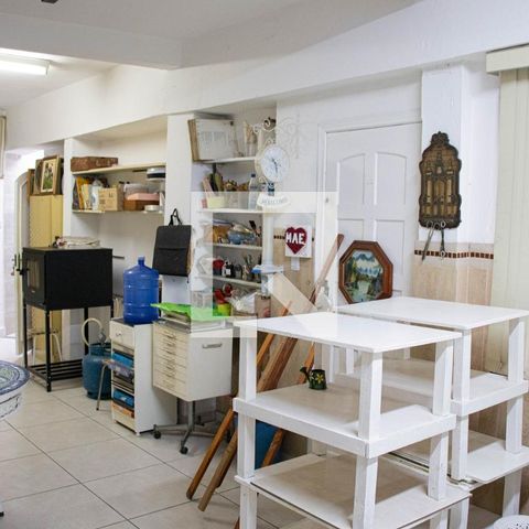 Casa à venda com 406m², 6 quartos e 3 vagas Casa à venda com 406m², 6 quartos e 3 vagasGaragem
