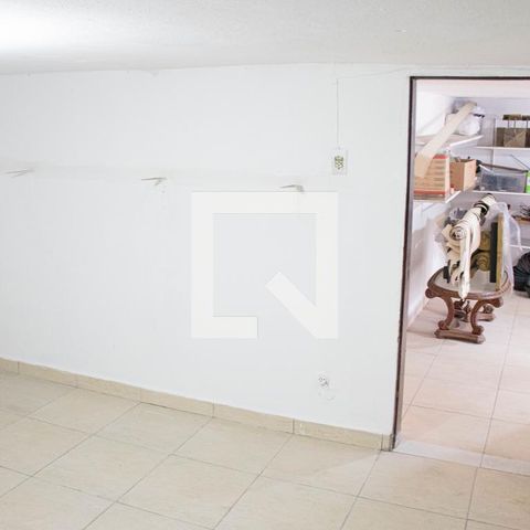 Casa à venda com 406m², 6 quartos e 3 vagas Casa à venda com 406m², 6 quartos e 3 vagasQuarto 4